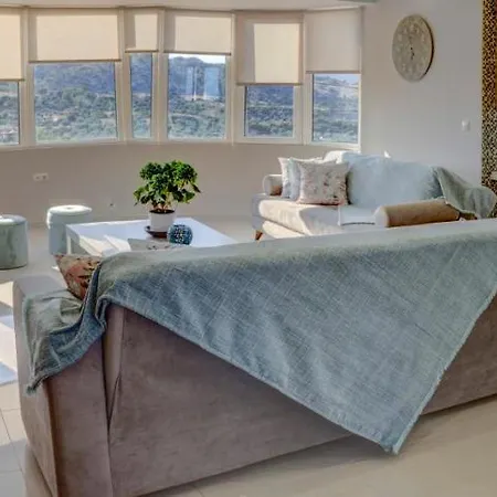 Апартаменты Melodia Home Private Pool Scenic Sea View-Hilltop Афанту
